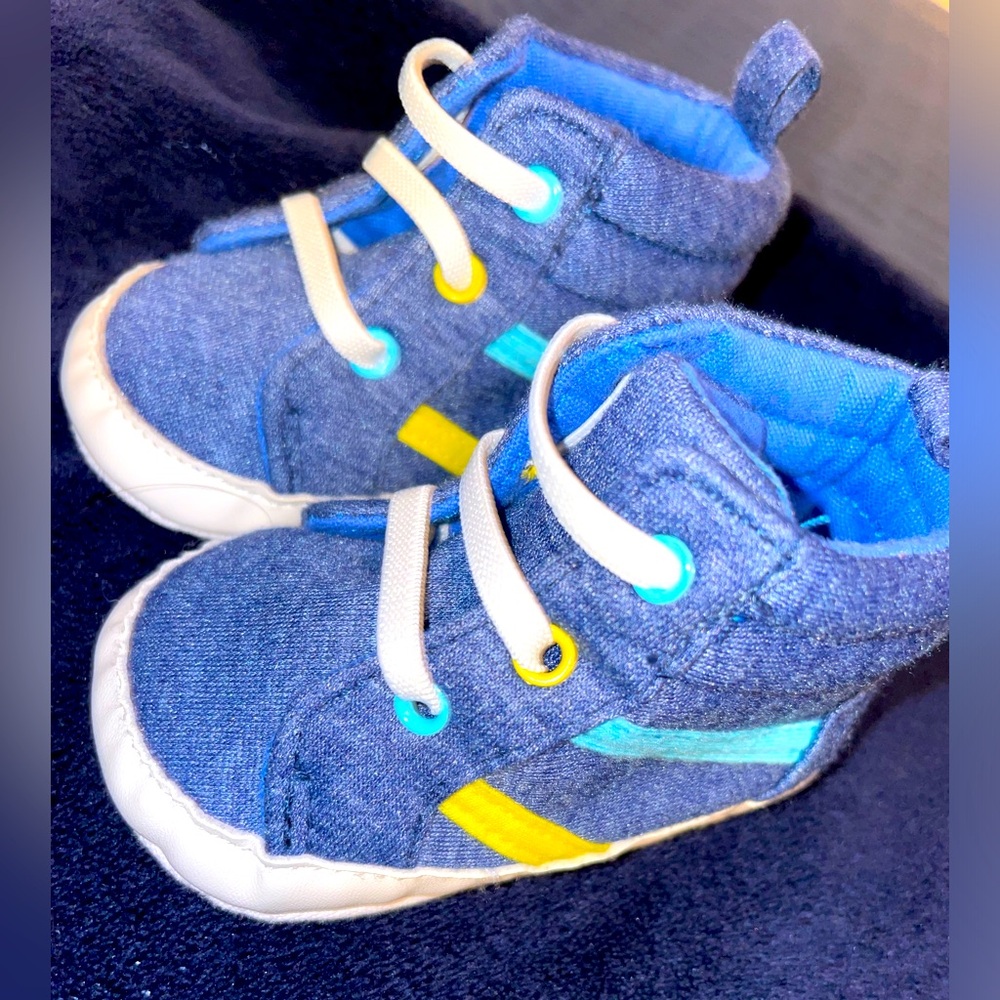 ‼️SOLD 💸🏷️💲‼️Baby boy shoes 💙👶🏻 Size 3 (6-9 months)